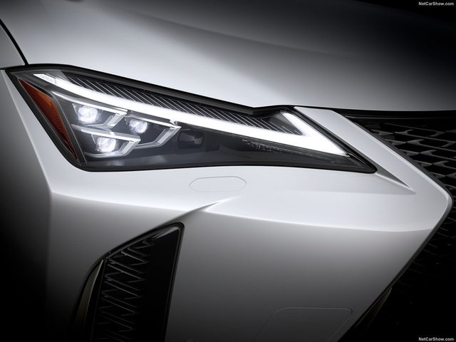 Lexus-UX-2019-1600-4c.jpg