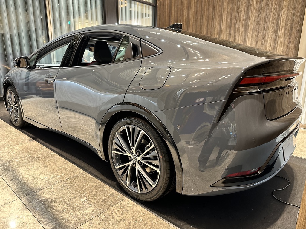 話題のトヨタ・新型プリウス「Z」実車見てきました!: のんびりなまけ