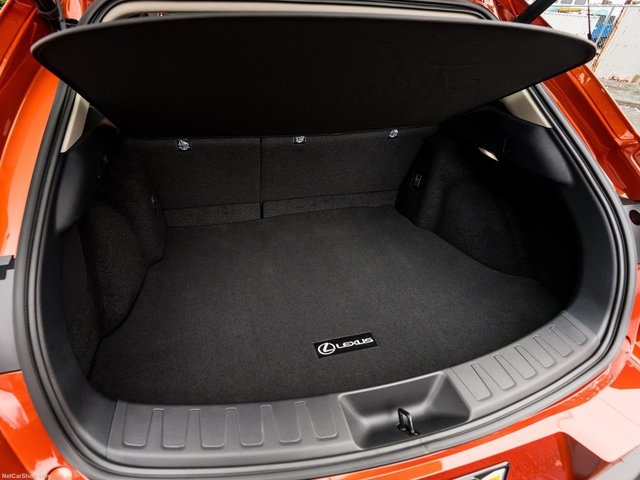 Lexus-UX_US-Version-2019-1600-6f.jpg