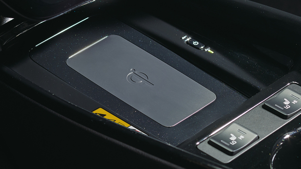 carlineup_prius_utility_09_01.jpg