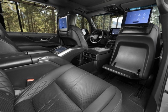 th_2023_LX_600_ULTRA_LUXURY_28-scaled-1-1500x1000.jpg