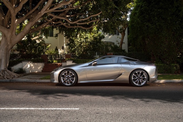 th_2023_Lexus_LC500h_003.jpg