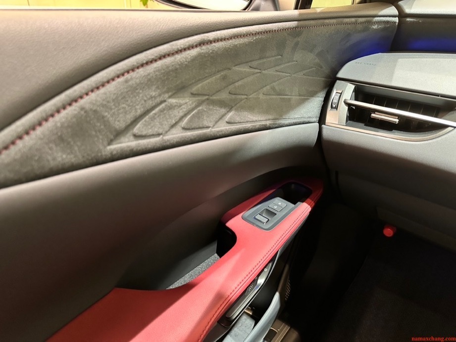 レクサス 新型「RX」アンビエントライトがついに減光しなくなる