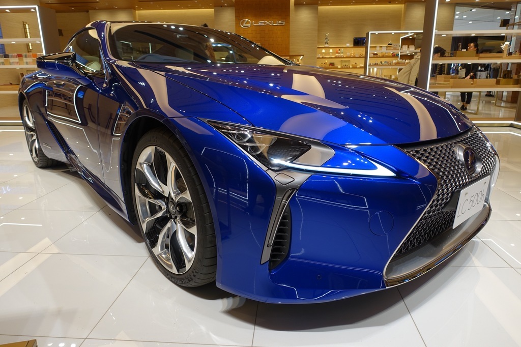 LC500/LC500h ”Stractural Blue” 内装比較編: のんびりなまけにっき２