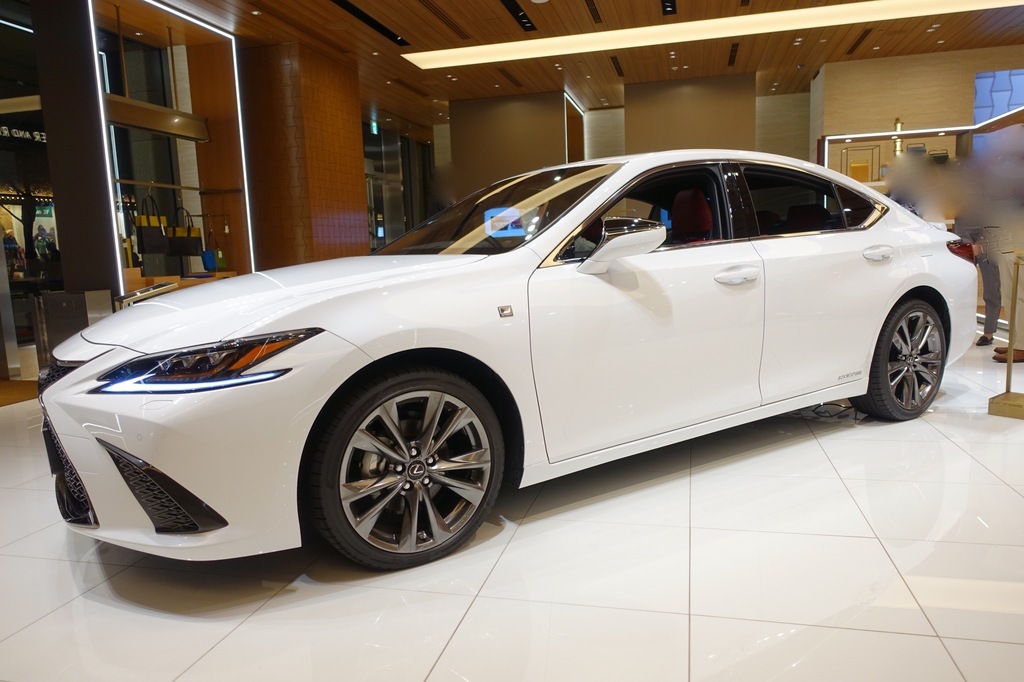 LEXUS ES300h ”F SPORT” 見積もり＆装備概要: のんびりなまけにっき２