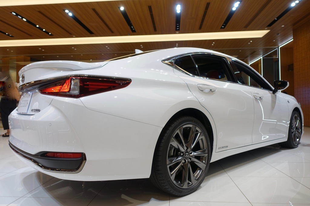 LEXUS ES300h ”F SPORT” 見積もり＆装備概要: のんびりなまけ