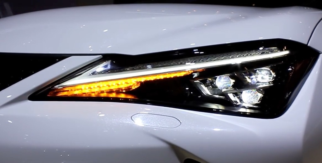 LEXUS UX(UX200/UX250h) 新動画で前後ライト点灯状態完全判明