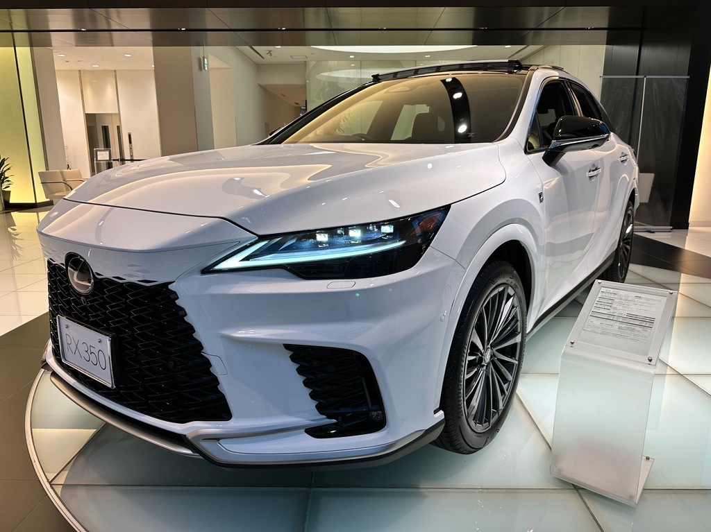 新型レクサス「RX」ついに納車始まる! 社外フロアマット等も登場