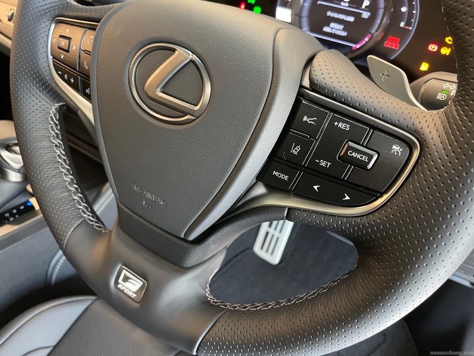ついに登場!レクサス新型「ES300h(MC版)F SPORT 見てきました ついに登場!レクサス新型「ES300h(MC版)F SPORT 見てきました